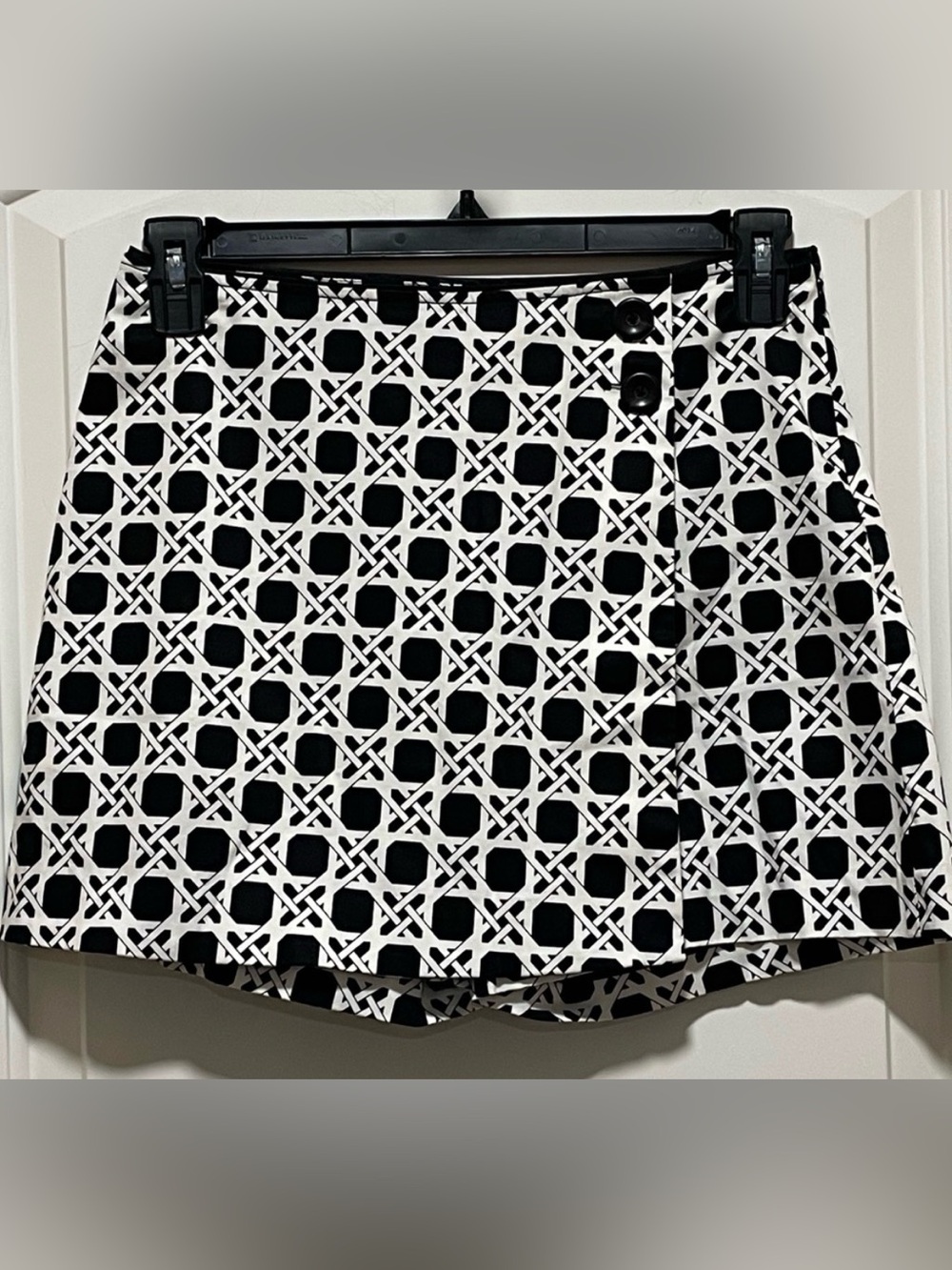 🖤 White House Black Market Womens Sz 2 15.5” Black White Pattern Preppy Skort